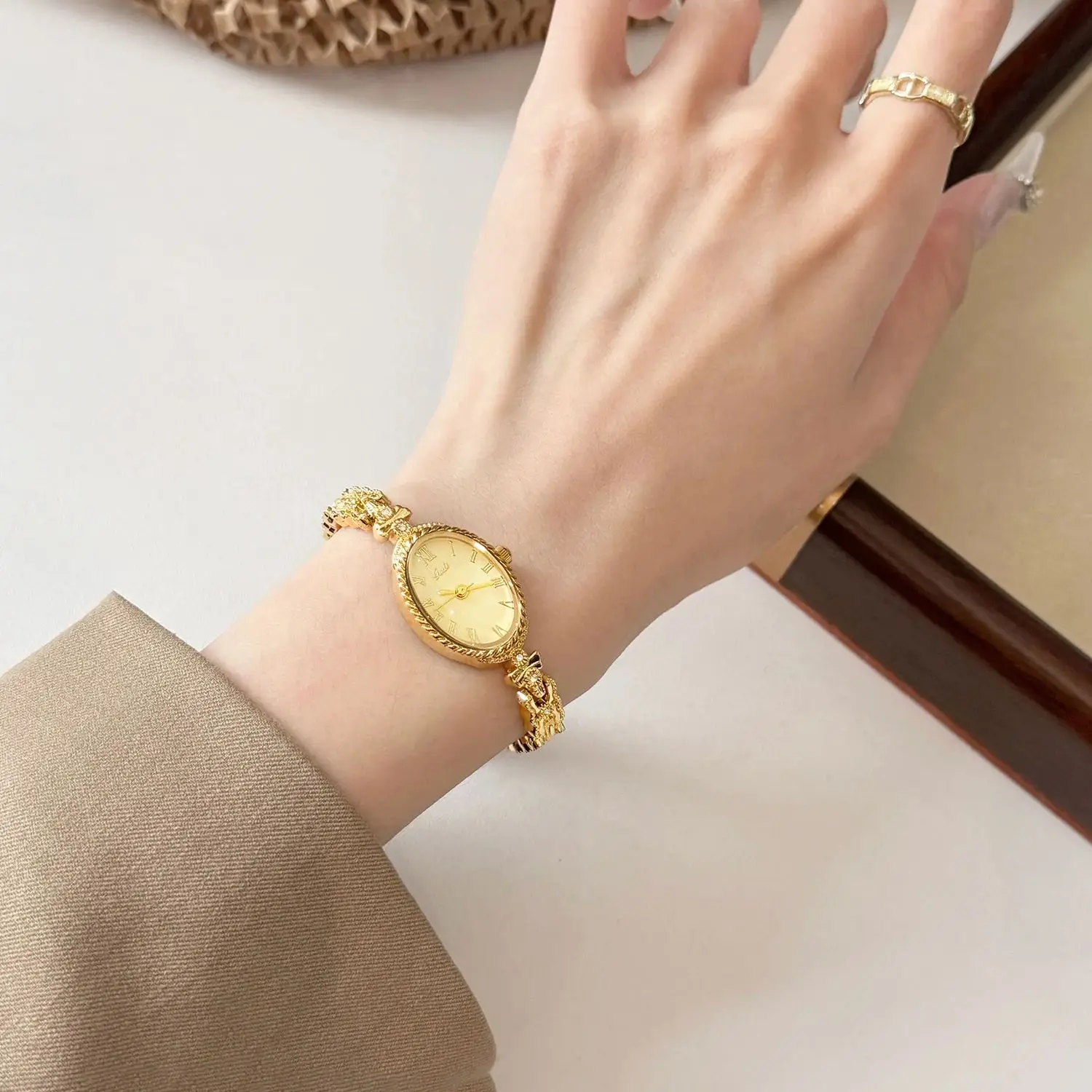 GEDI NEW Luxury Vintage Women's Watches with Roman Numeral Small Oval Dial and Bracelet, Quartz Movement, Perfect for Dresses
