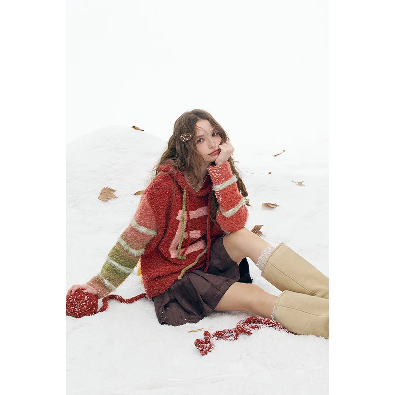 ELFSACK 2025 invierno nuevas llegadas Y2K suéter con capucha con gráfico de letras de manga ombré brillante de felpa suelta para mujer