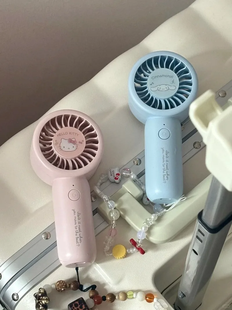 Miniso Turbocompresso Mini Turbo Palmare Piccolo Ventilatore Usb Silenzioso Studente da Ufficio Kuromi Melody Cinnamoroll Regalo di Compleanno