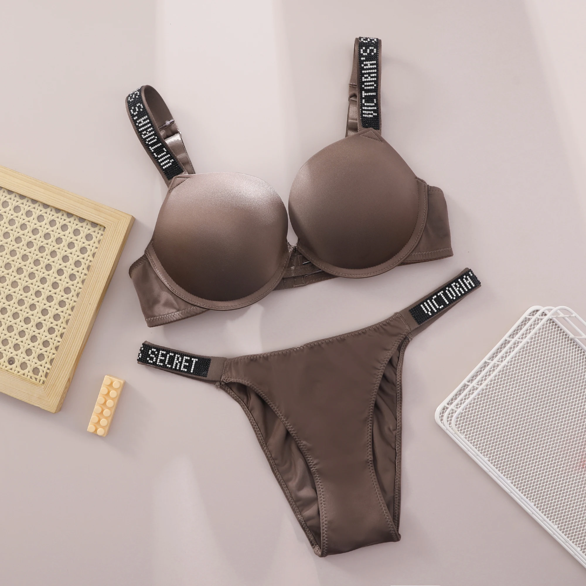 Nieuwe V-vormige kant lingerie set bh en slip dames sexy bh en slip set comfortabele push-up shapewear verstelbare gevoerde geplooide