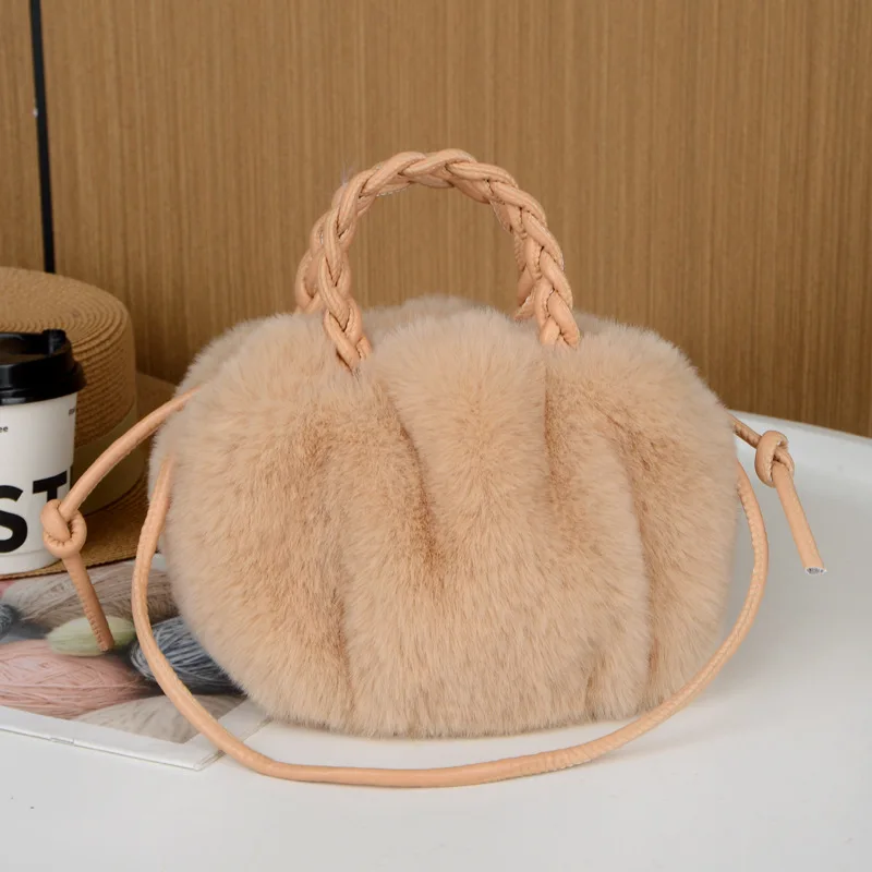 

Designer Fluffy Plush Women Bag Spice Girl Style Shoulder Bag Luxury Faux Fur Crossbody Bags Sweet Girls Soft Tote Chic