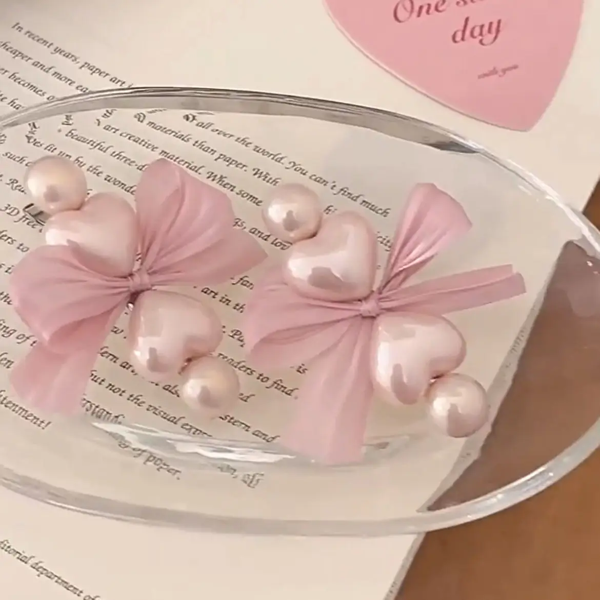 مشبك شعر رائع على الطراز الكوري مع غرة جانبية وتصميم فيونكة أنيقة #4