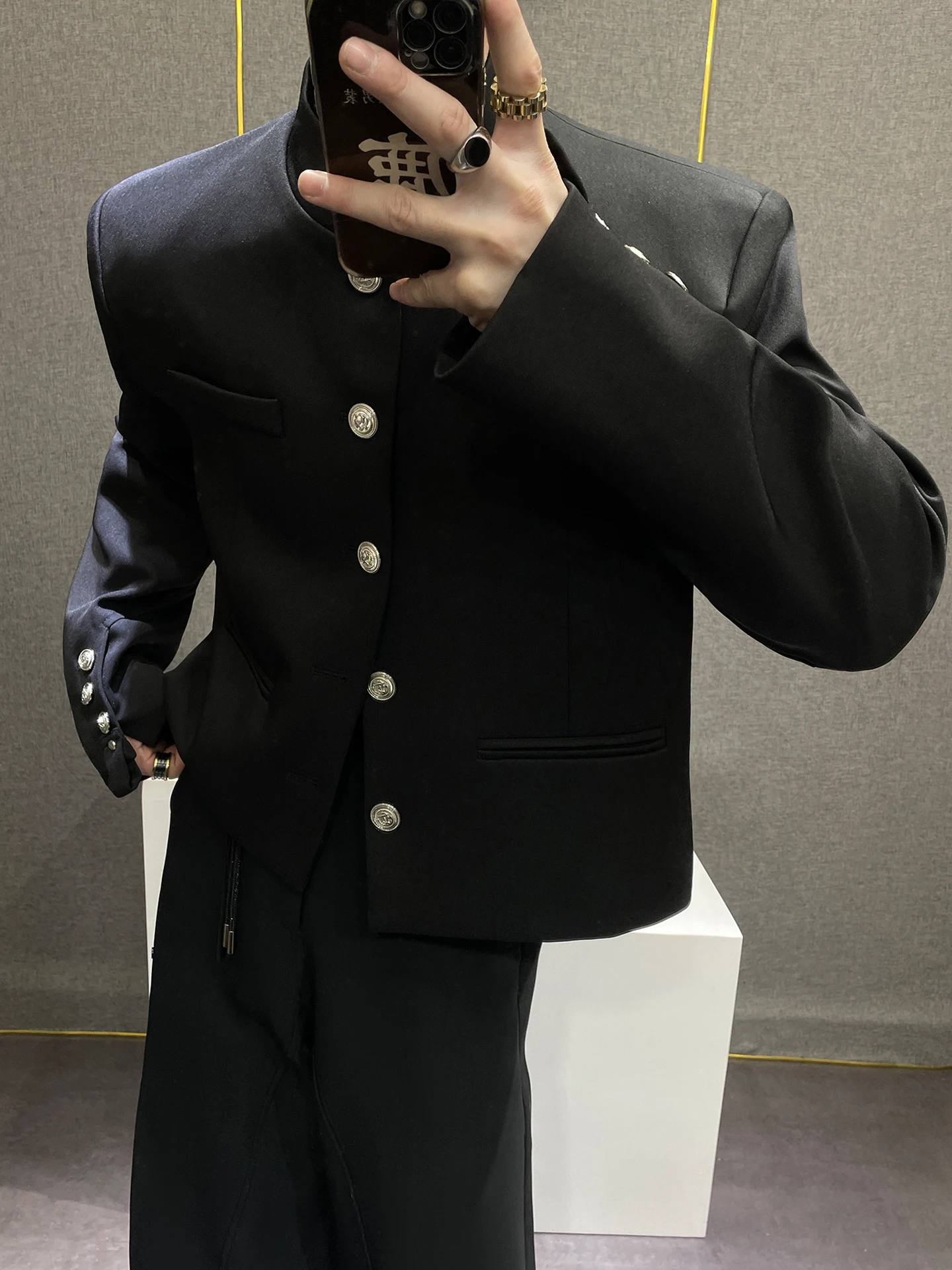 Loose Fit Men's Short Style Shoulder Pad Single Button Stand Collar Jacket Fashion Urban Casual Long Sleeve Black Suit Coat