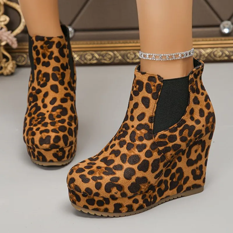 2026 New Ankle Boots Women High Heels Women Shoes Track Design Leopard Print Shoes for Women Thick Pointed Fashion Western Boots