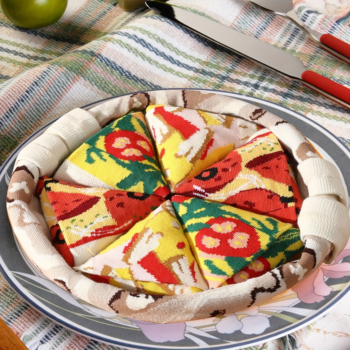 Four pairs of unique and colorful pizza patterns for men and women, gifts for friends on Halloween, socks for all four seasons