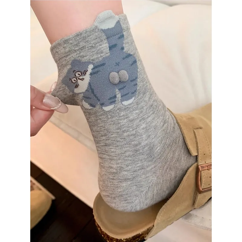 ถุงเท้าข้อกลางลายแมวสามมิติ 1/3 คู่ สำหรับผู้ชายและผู้หญิง เนื้อนุ่ม สวมใส่สบาย ซึมซับเหงื่อ ระบายอากาศดี เหมาะสำหรับคู่รัก