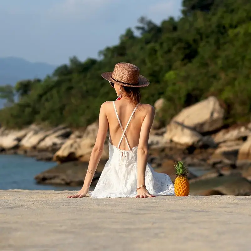 Vestido de praia de férias viagem sem costas mini bonito cinta de espaguete vestido de renda branco curto vestido de baile