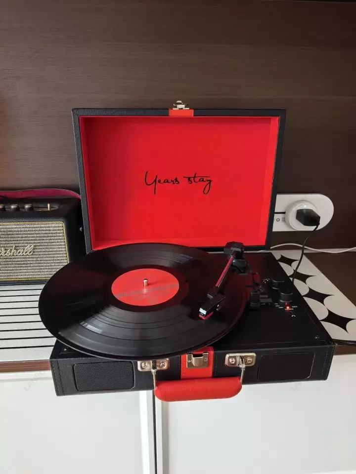 Vintage household ruby stylus vinyl record player, living room decoration vintage stereo phonograph