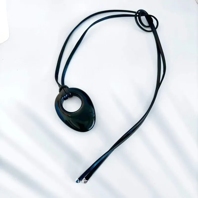 Black eccentric buckle necklace female blogger same niche design high personality long irregular obsidian necklace