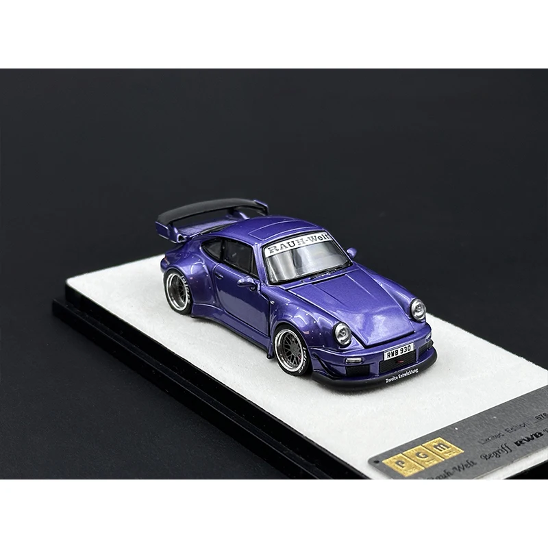 PGM en Stock 1:64 RWB 930 violetas GT ala puerta completamente abierta Diecast Diorama coche modelo colección Juguetes