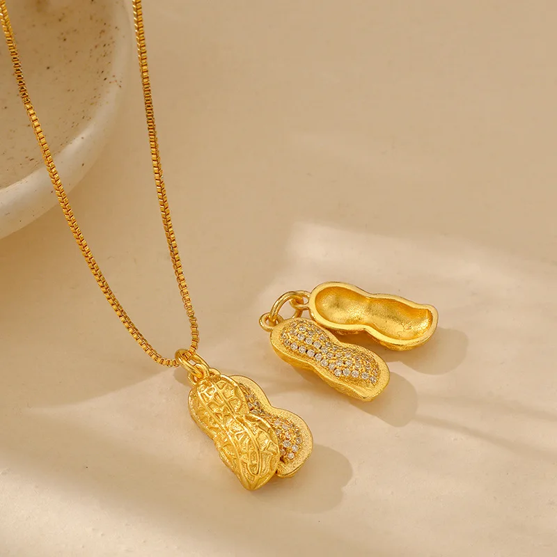 Luxury yet understated, peanut-shaped pendant jewelry as a gift item. For giving. Good luck. 9999gold