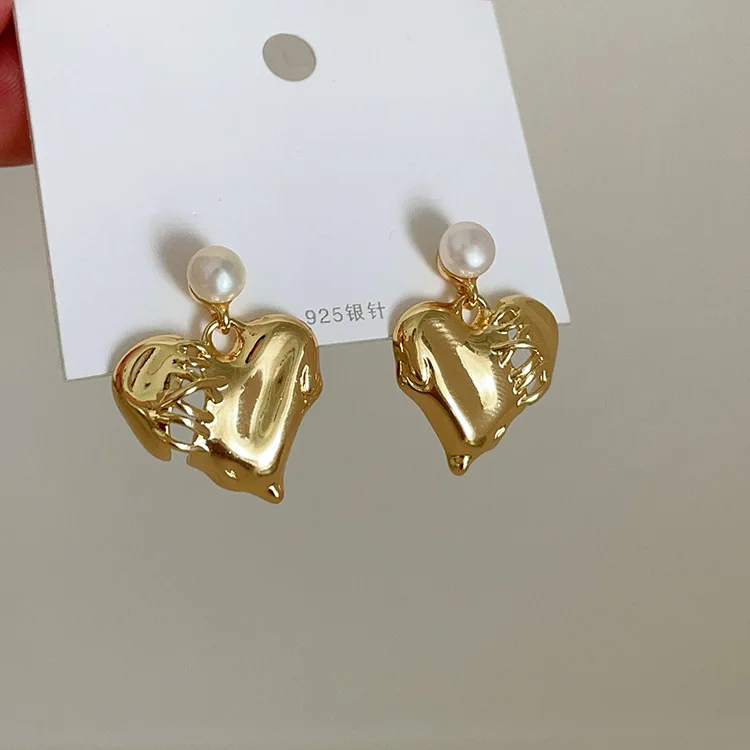 

Irregular Metal Heart-shaped Freshwater Pearl Stud Earrings for Women Retro Geometric 925 Silver Needle Earring Jewelry Gift