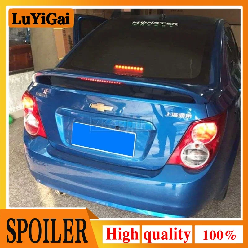 2010 2011 2012 2013 2014 2015 2016 Aveo Sonic plastik ABS niepomalowane tylna owiewka Spoiler + światło dla Chevrolet Aveo Sonic