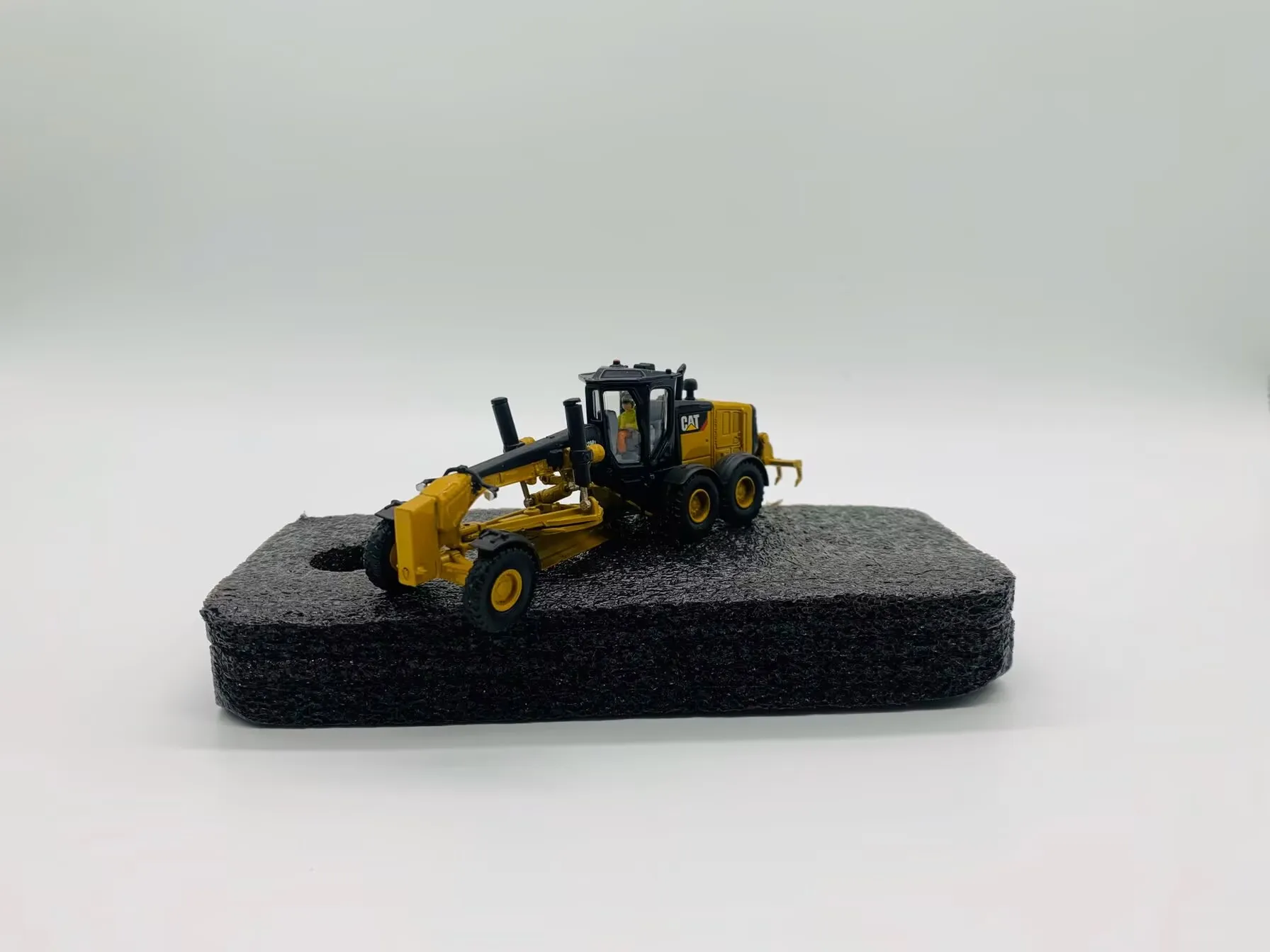 DM – niveleuse à moteur 12M3, Version boueuse, échelle 1:87, modèle de Collection moulé sous pression, jouet cadeau 85520