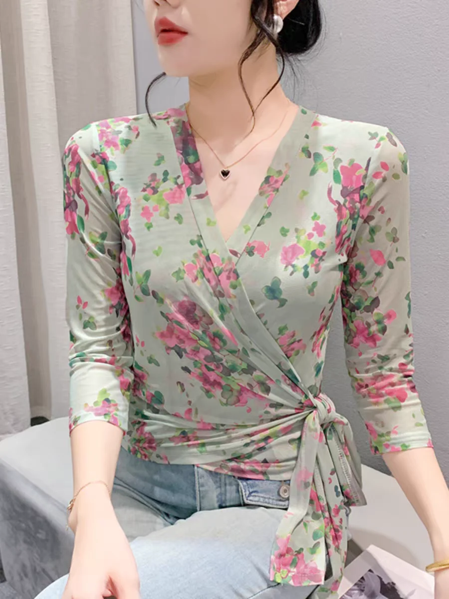 Three Quarter Sleeve V Neck Tshirt Women\'s Fashion Laced Skinny Clothing Printed Flower T Shirts Streetwear Woman Tops