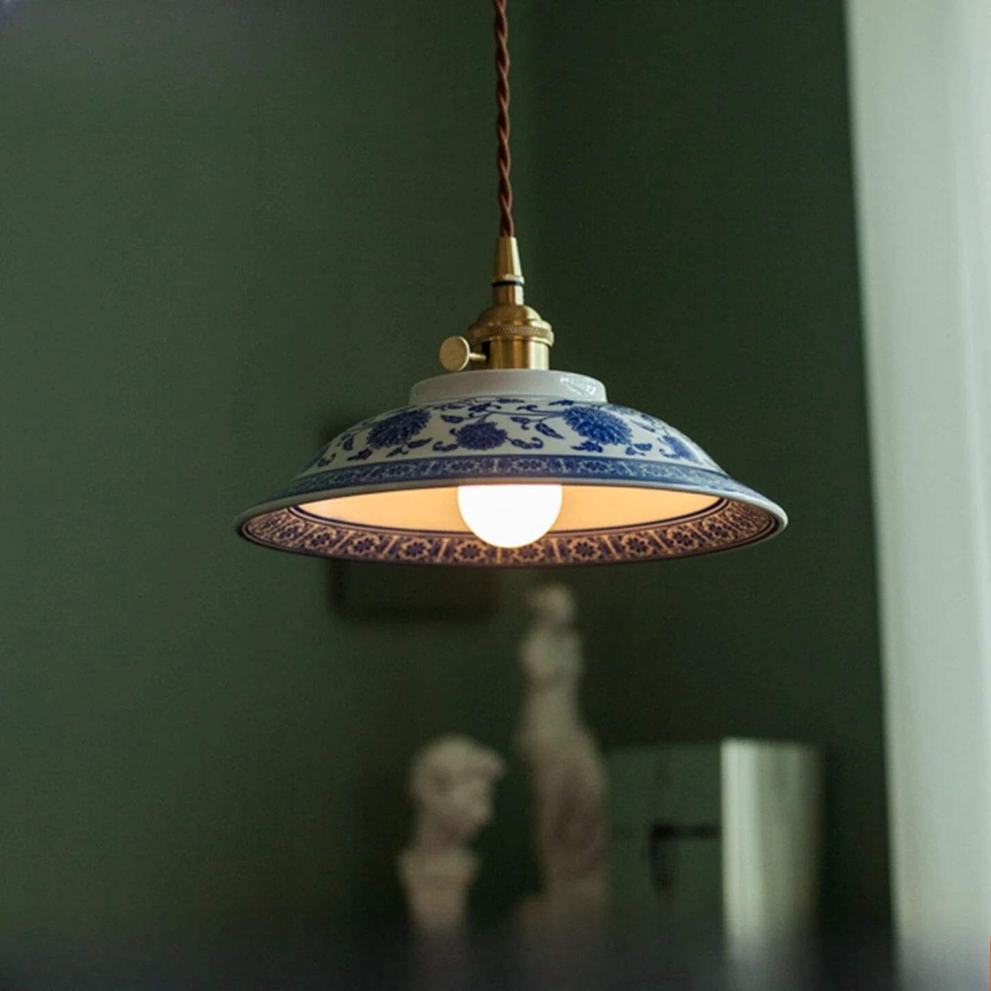 

Chinese style retro tea room blue and white porcelain pendant light Chinese style homestay balcony bedside pendant light