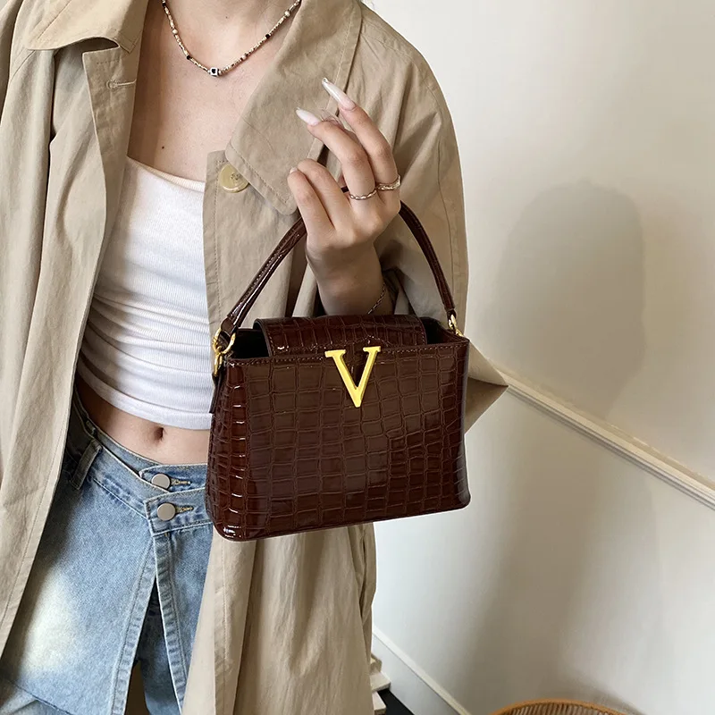 

Винтажная женская сумка-коробка 2025 года, кошелек на плечо в европейском стиле, регулируемый ремень через плечо, вечерняя сумка для работы