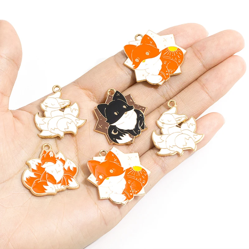 10 sztuk/partia emaliowany olej kroplowy dziewięciogoniasty lisi wisiorki z kreskówkowym zwierzęciem bransoletka naszyjnik charms biżuteria DIY brelok akcesoria