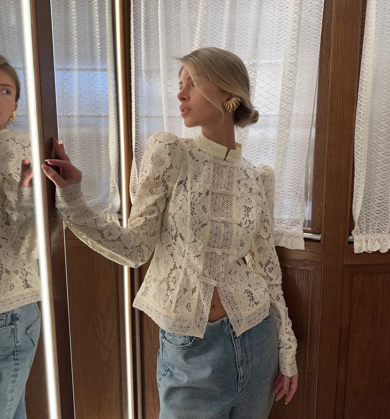 

White Lace Shirts Tops Women Hollow Out Fashion Commute Vintage See-Through Blouse Women's Chic Sexy Slim Shrug Black Shirts New