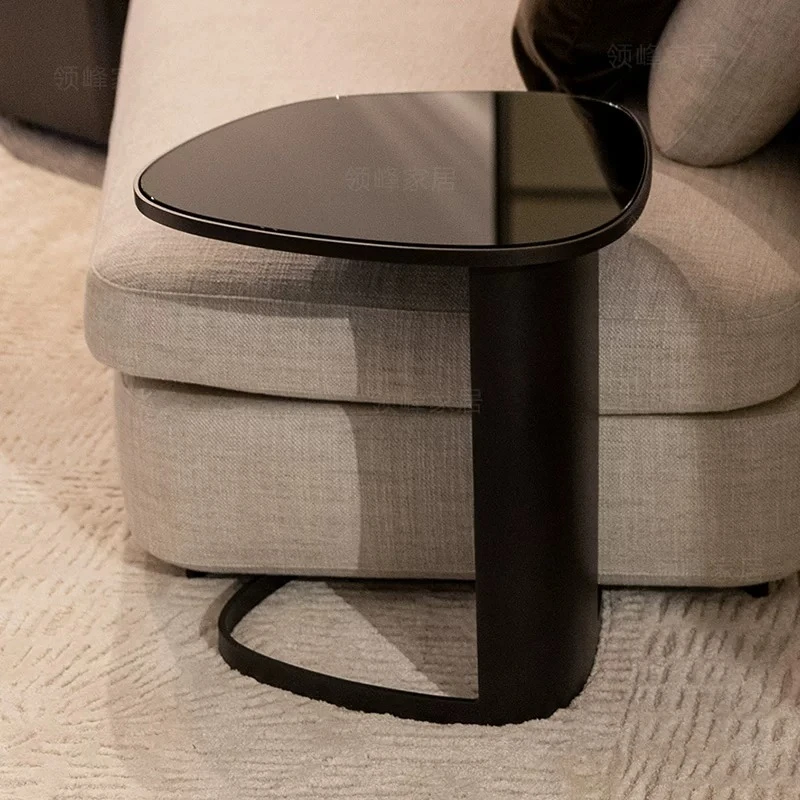 C Shaped Side End Table Funky Modern Minimalist Sofa End Table Glass Bijzet Tafeltje Voor Bij De Bank Designer Furniture