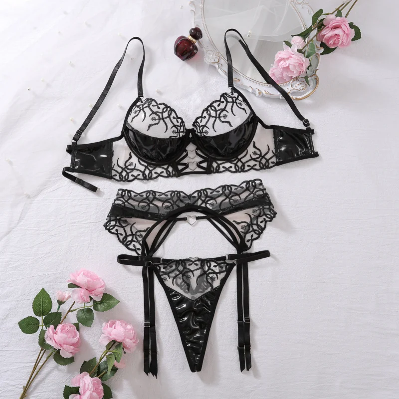2025Set reggiseno sexy moda patchwork ricamato tessuto in pelle cuore scava fuori ferretto push-up lingerie set tre pezzi