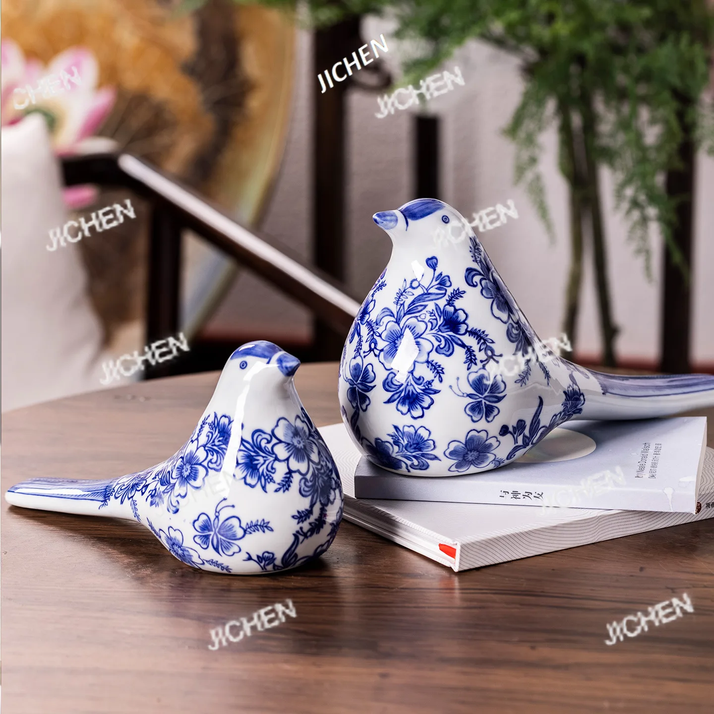 Adorno de cerámica china azul y blanca de lujo JC con forma de pájaro, estatua de animal moderna para decoración del hogar, estatua de pájaro