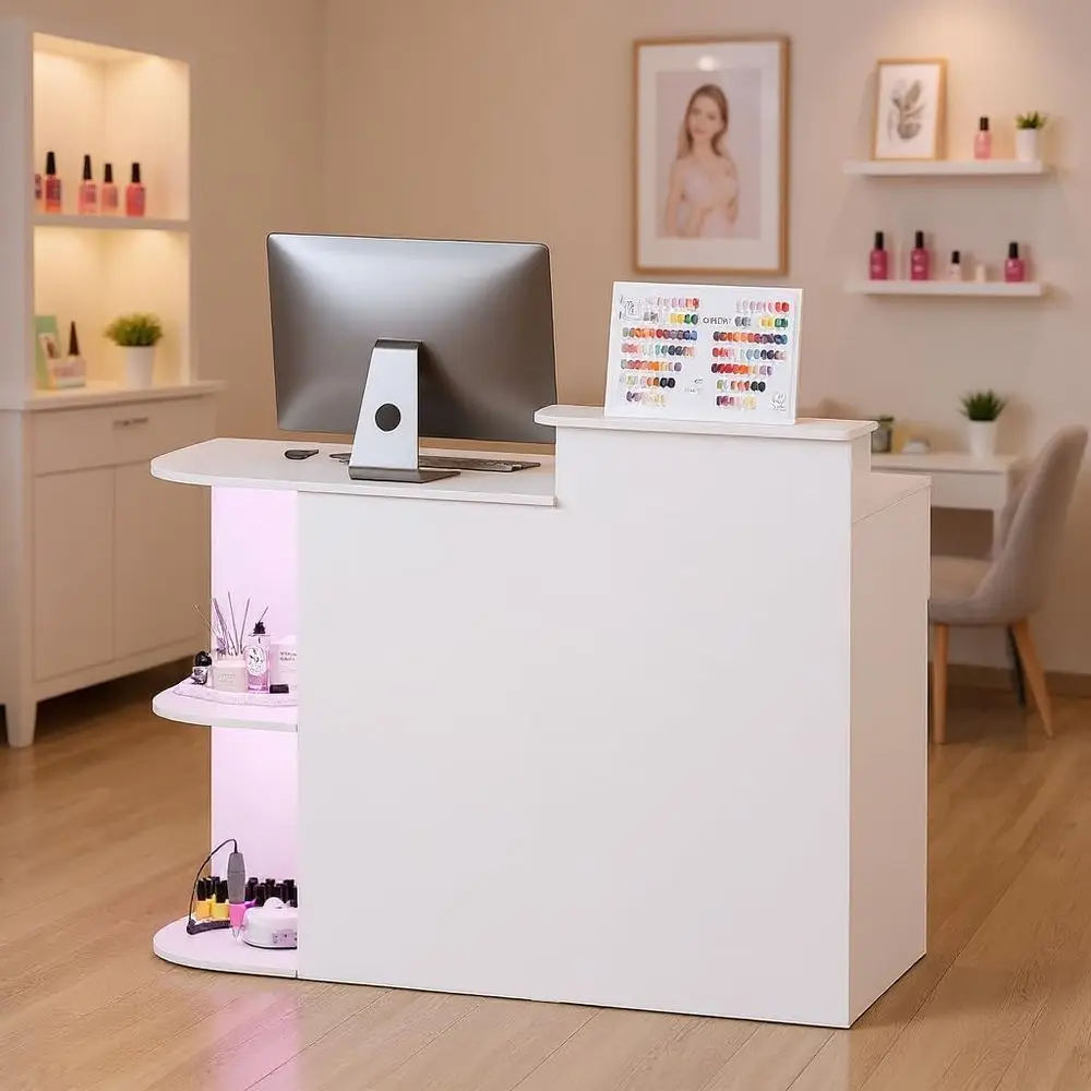 

Современная стойка регистрации со светодиодной подсветкой и скрытыми розетками, металлические акценты для офиса, вестибюля или салона (белый)