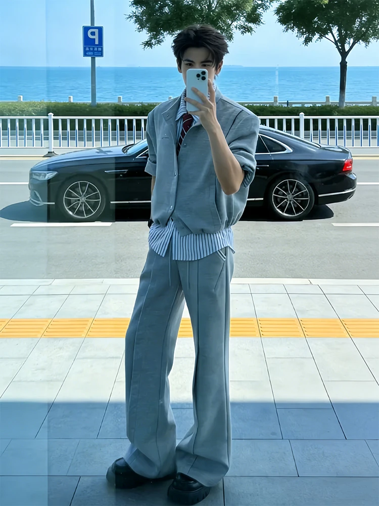 

Стильный мужской весенний модный комплект: имитация двухслойной рубашки-свитера и повседневные брюки. Элитный и модный образ.