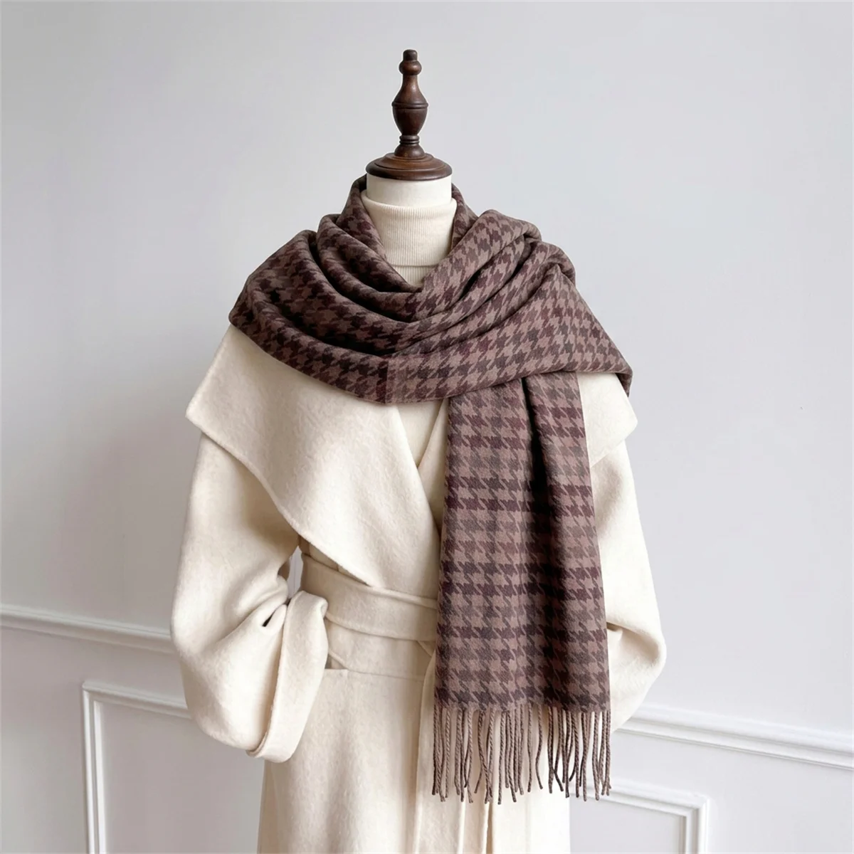 Women Retro Houndstooth Plaid Scarf Soft Faux Cashmere Fringe Shawl Warm Neck Wrap Scarves for Fall Winter Daily Outfit and Gift