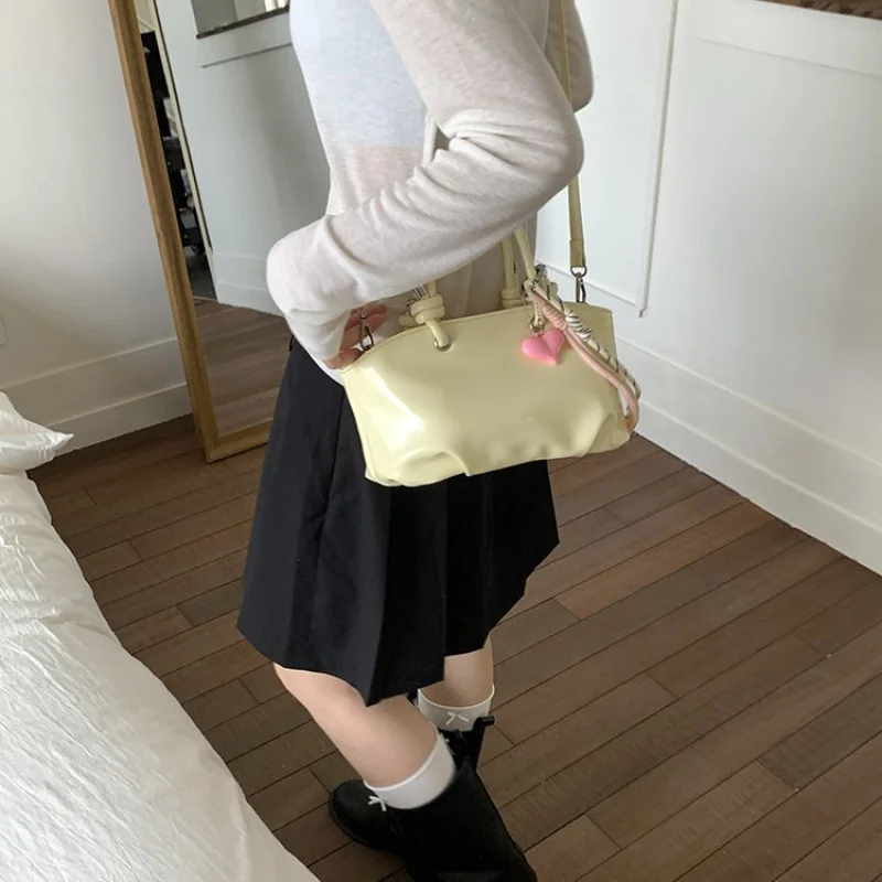 

Casual Women Messenger Bag Durable Saddle Leather Crossbody Purse Ladies Everyday Handbag Comfortable Strap