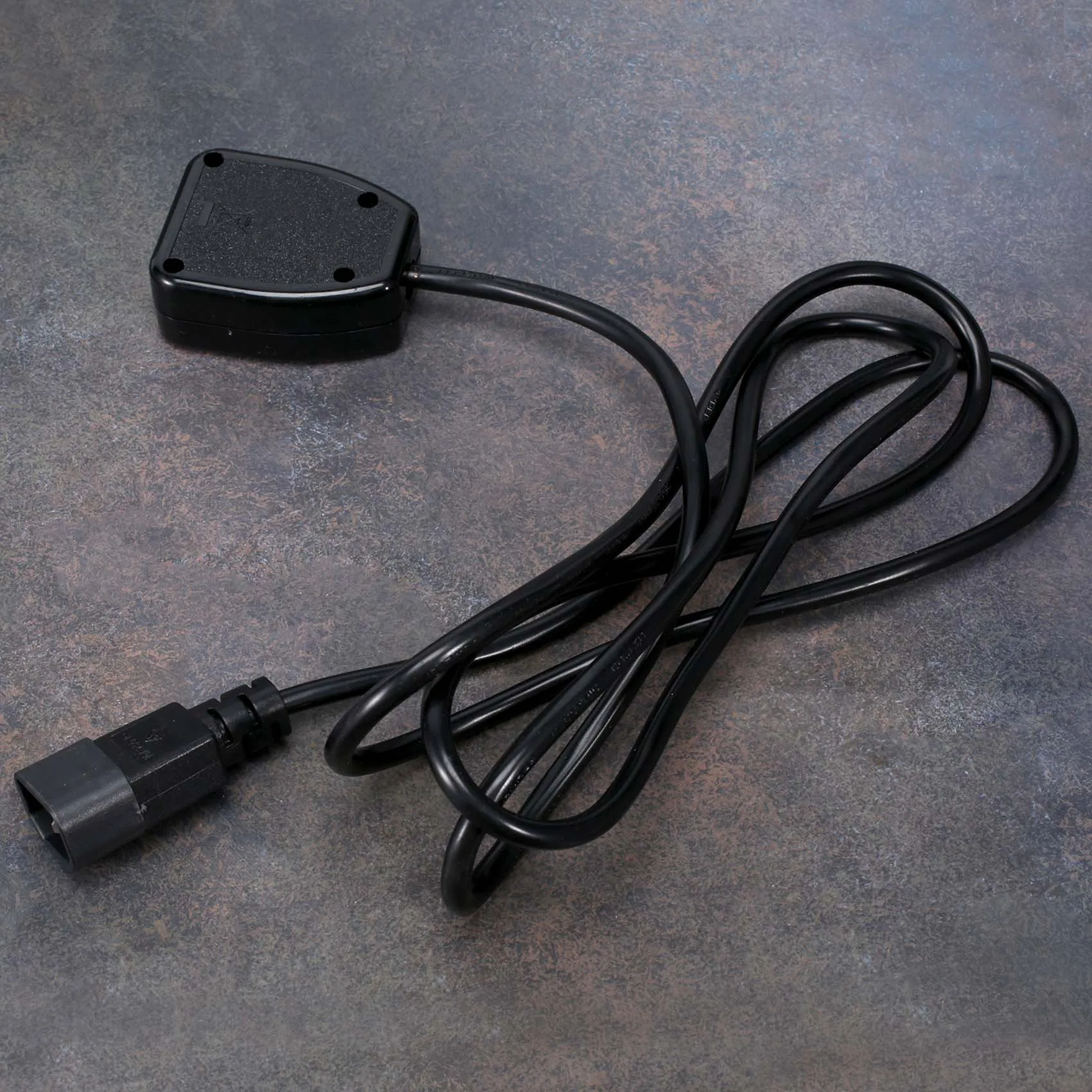 (DT37) IEC320 C14 to UK BS1363A Outlet Socket,IEC C14 Male Plug to UK 3Pin Female Socket Power Adapter Cable for PDU UPS(1.8M)