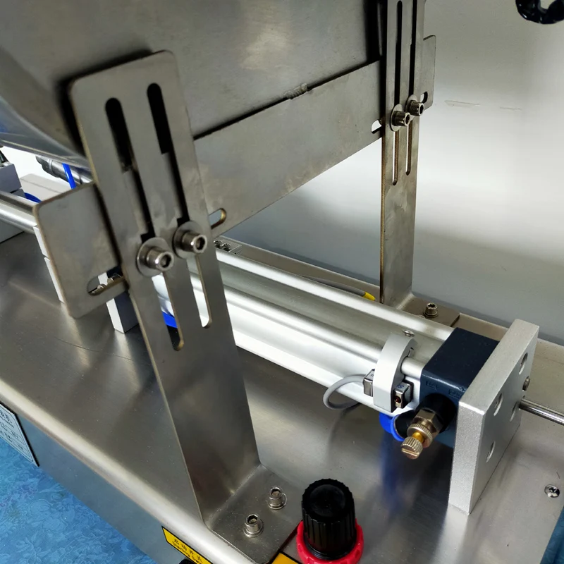 

2025 New Electric Small Pedal Honey Jam Filling Machine Quantitative Single-head Paste Heating And Stirring Type Filling Machine