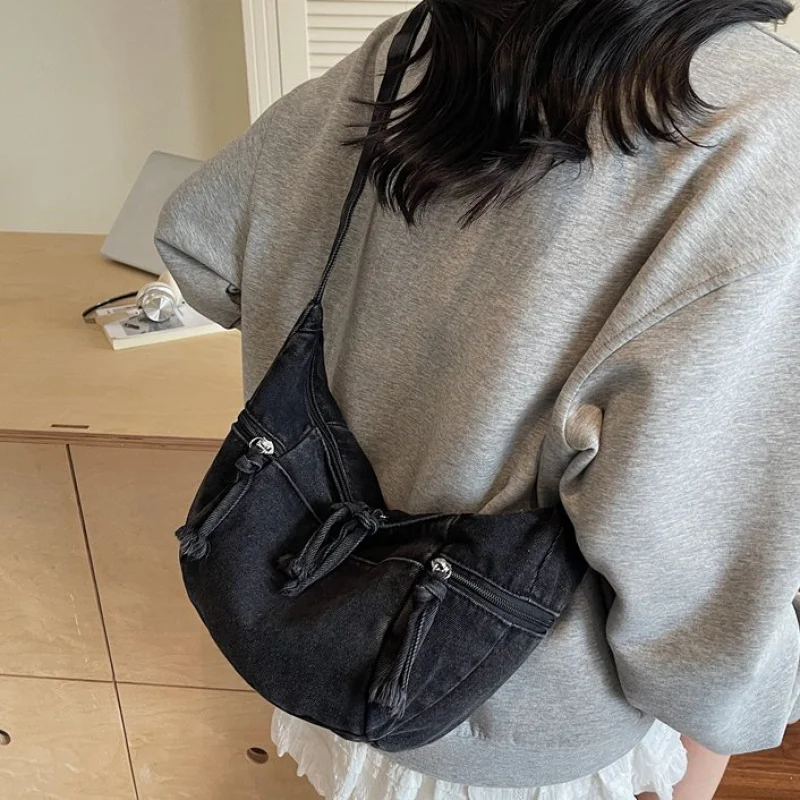 

Роскошная холщовая сумка с вышивкой для женщин, сложная работа с прочным материалом, с кожаными акцентами и отделкой