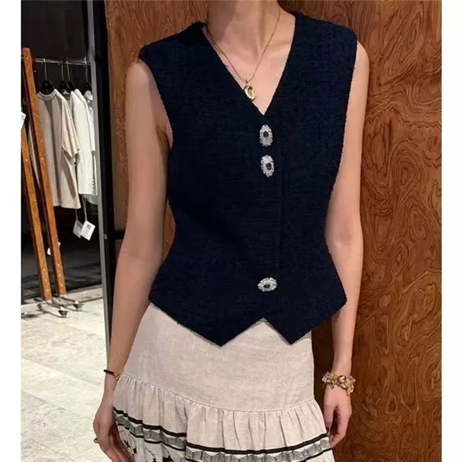 

2025 Early Autumn New Arrival: Design Silver Buckle Decorated V-Neck Waist-Defined Sleeveless Tweed Vest Top for Women