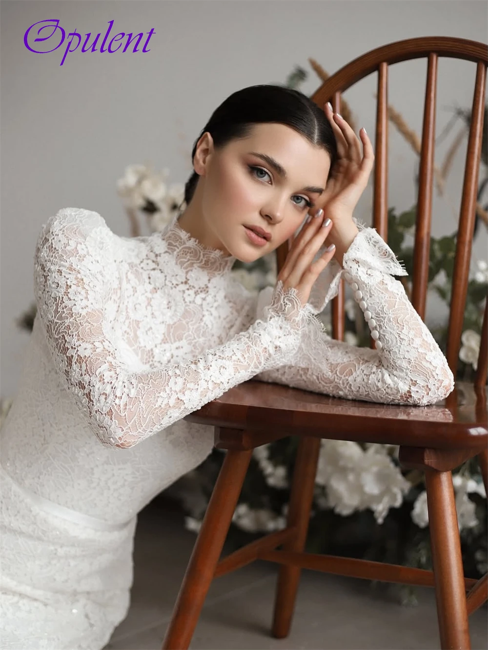 فستان زفاف أنيق من الدانتيل الأبيض مخصص كلاسيكي برقبة دائرية وأكمام طويلة فستان زفاف رسمي على شكل حرف a ذيل محكمة فيستدو دي نوفيا