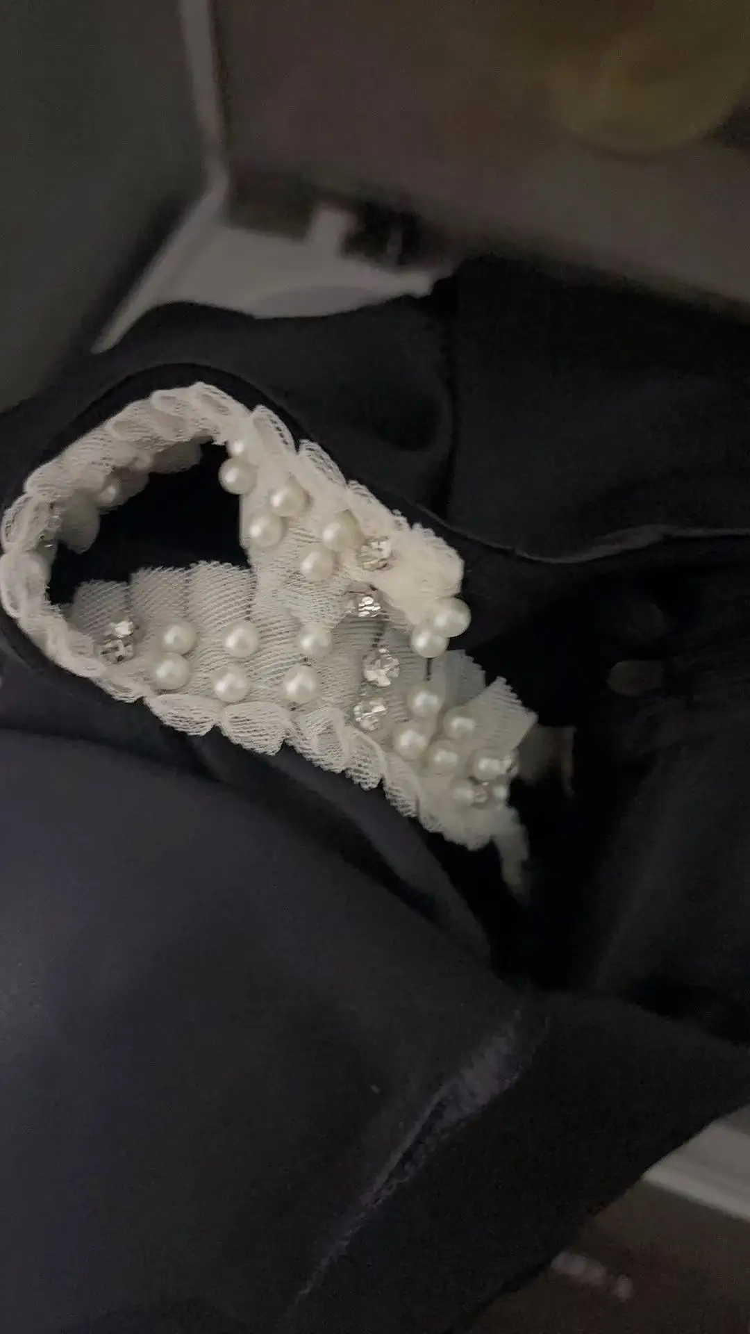 ชุดเซ็ตสองชิ้นแฟชั่นคุณภาพสูงสำหรับผู้หญิง ดีไซน์หรูหรา เสื้อแขนยาวประดับลูกปัดเข้ารูปเอวพร้อมเข็มขัด + กระโปรงทรงเค้ก ชุดฤดูใบไม้ร่วง