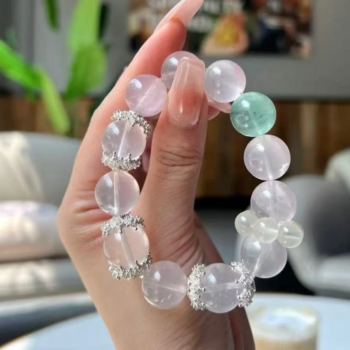 

Natural Crystal Bracelet, Pink Crystal Plus Chlorophyllite Light Luxury Fashion Women's Bracelet.