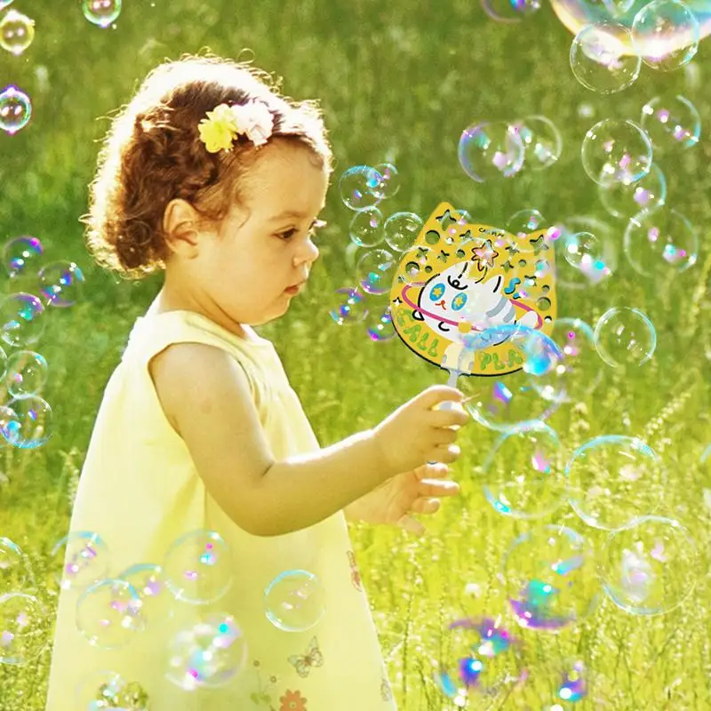 Kleurrijke Bubble Handheld Fan Leuke Bubble Blower Speelgoed voor kinderen Zomer Outdoor Bubble Fun voor kinderen met 10 ml Bubble Liquid