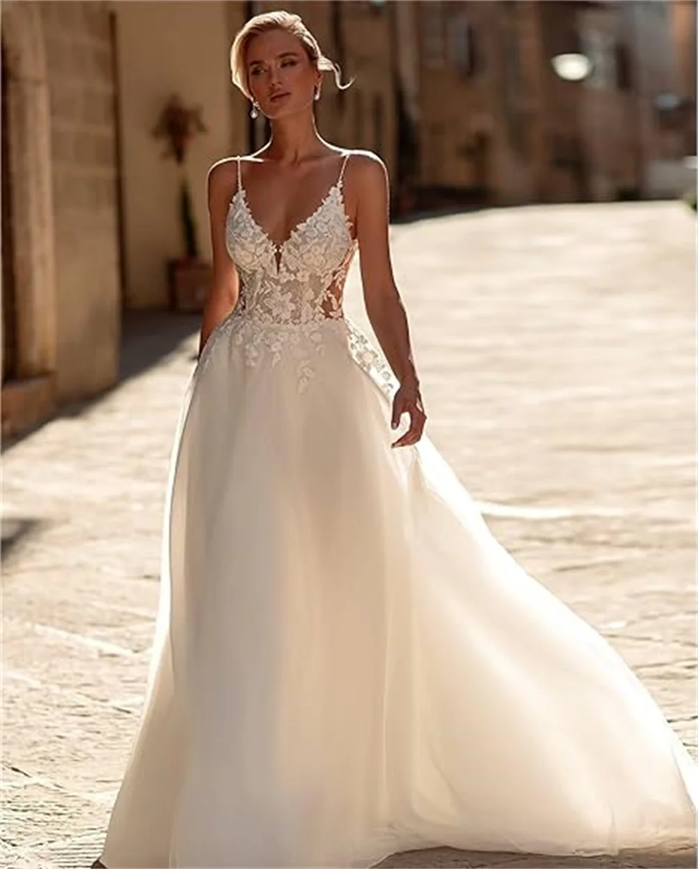 تخصيص السباغيتي الأشرطة الخامس الرقبة المرأة فستان الزفاف الأبيض طويل للعروس الأربطة يزين ألف خط تول عارية الذراعين زي العرائس