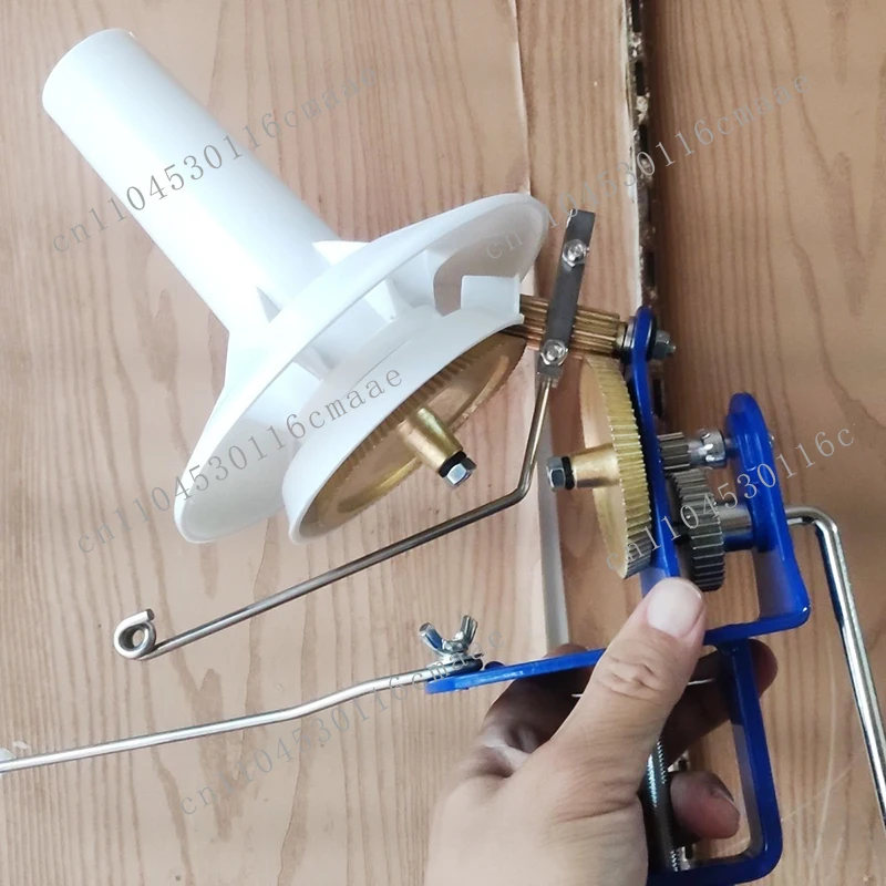 

NEW Handmade Diy High-Speed Winding Machine Hand-Cranked Yarn Winder Woolen Ball Ball Machine for Home Use