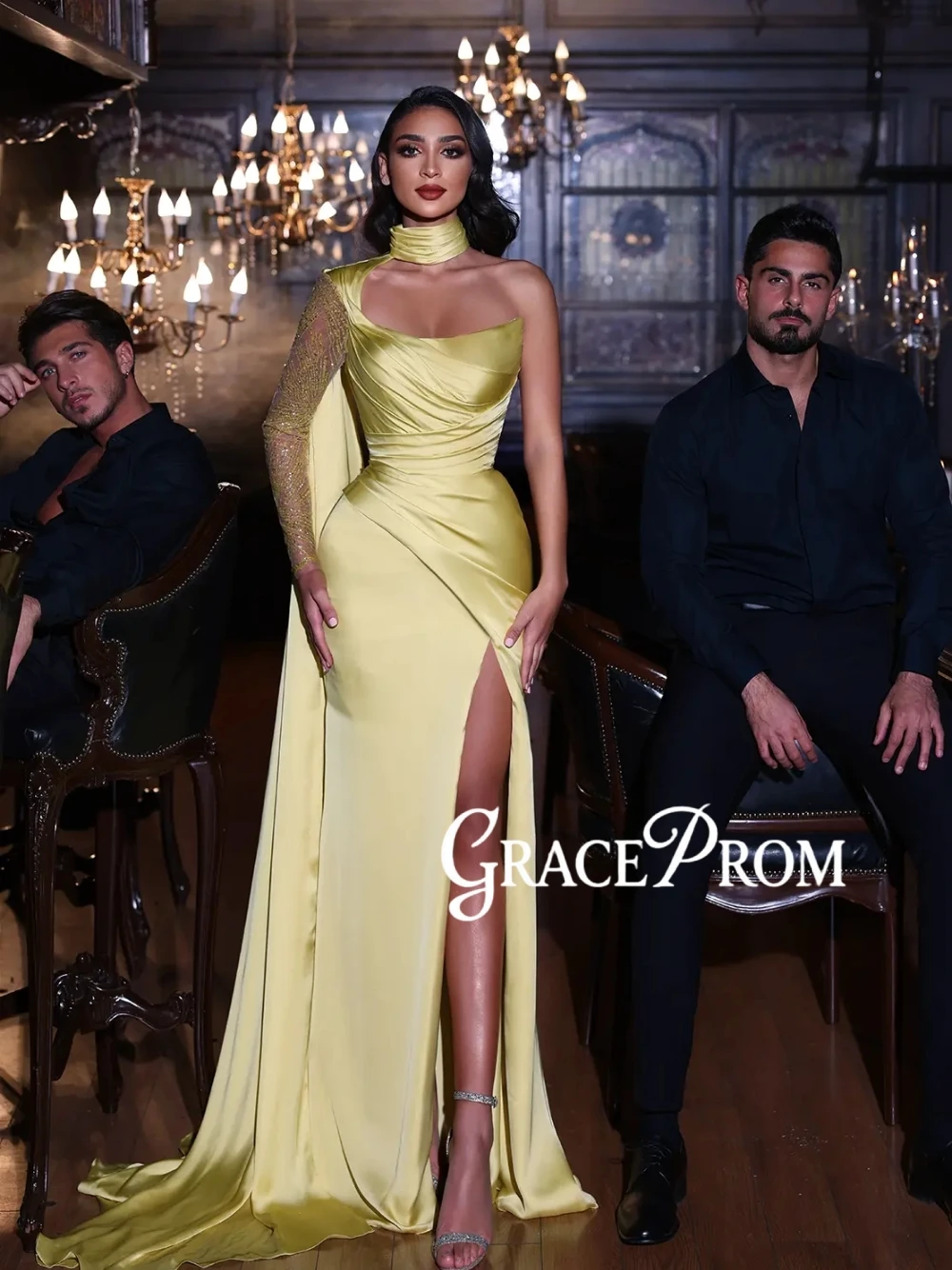 Stijlvolle gele satijnen coltrui één schouder avondjurk lovertjes mouw trein galajurk voor formeel banket bruiloftsgast gala