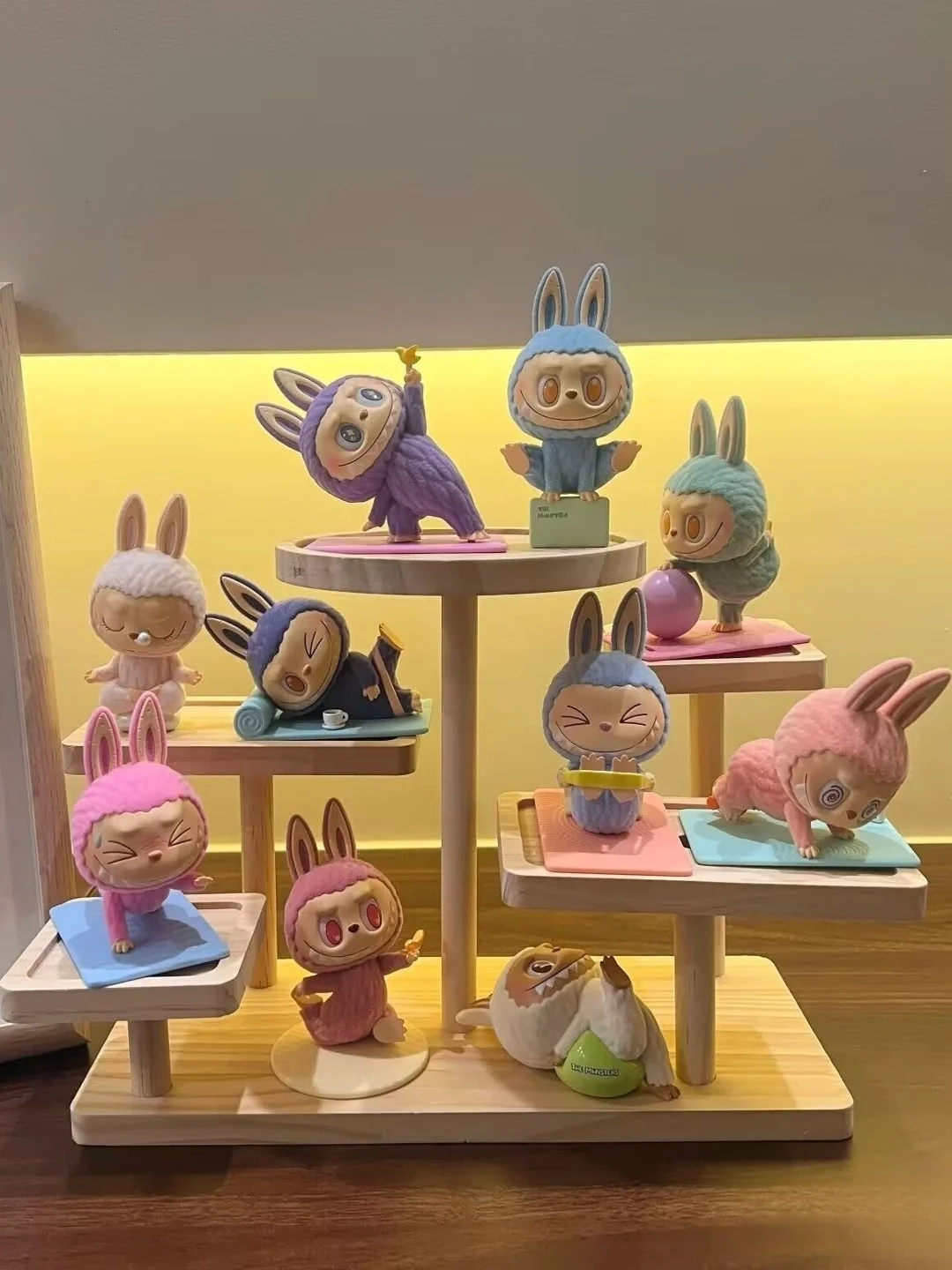 Labubu Espositore Serie Yoga Bubble Bobble Figurina in vinile Scatola portaoggetti Organizzatore di giocattoli per soggiorno