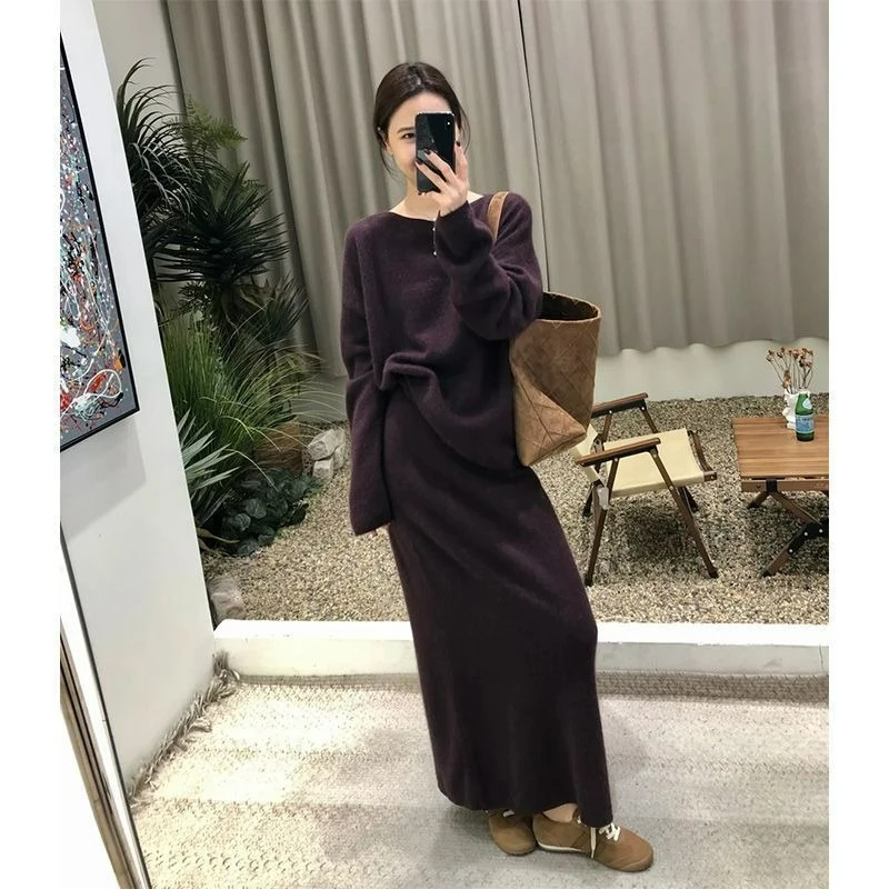 أنماط جديدة عصرية لخريف وشتاء 2026 تتميز بظهر مستدير سترة محبوكة ناعمة أرجوانية ناعمة ورقبة مستديرة تنورة عالية الخصر #4