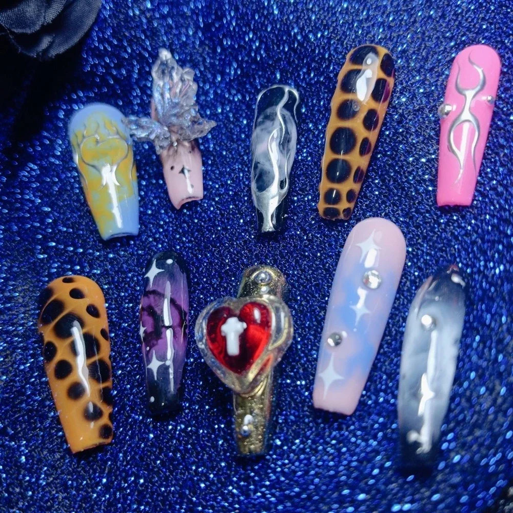 عالية الجودة القوطية الظلام الشرير نمط اليدوية الأظافر وهمية Y2K عيون سلسلة معدنية فراشة الزهور طويلة خنجر التابوت أظافر صناعية