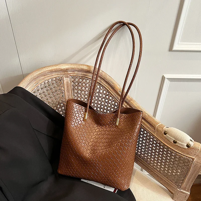 Fashion versatile retro high sense large capacity messenger tote bag