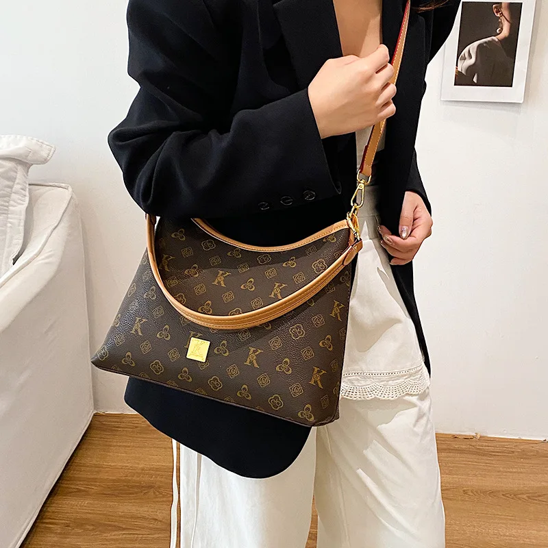 

2026 New Style Single-Shoulder Bag, Vintage Fashion Trendy Tote Bag, High-End Feel, Large Capacity Underarm Bag, Retro Underarm Bag Trend