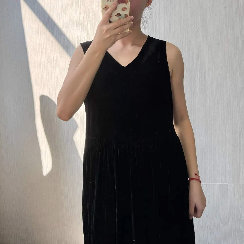 أزياء الخريف النسائية السوداء 30% التوت الطبيعي الحرير المخملية بلون فاتح فاخر سليم صالح جولة الرقبة فستان ريترو