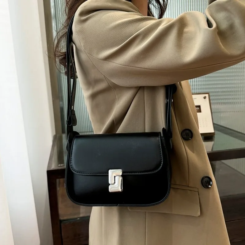 

Comfort Wear Leather Crossbody Bag Elegant Paris Vintage Classic Design Casual Simple Tote Bag Snug Fit Ladies All Day Daily