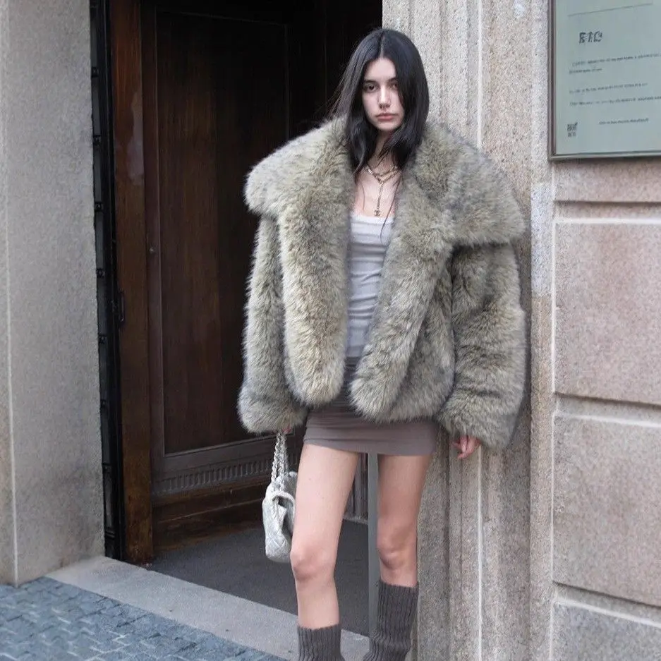 เสื้อโค้ทผู้หญิงสำหรับฤดูใบไม้ร่วงและฤดูหนาว  ทำจากหนังเทียม  รัดเอว  แขนยาว  เป็นมิตรกับสิ่งแวดล้อม