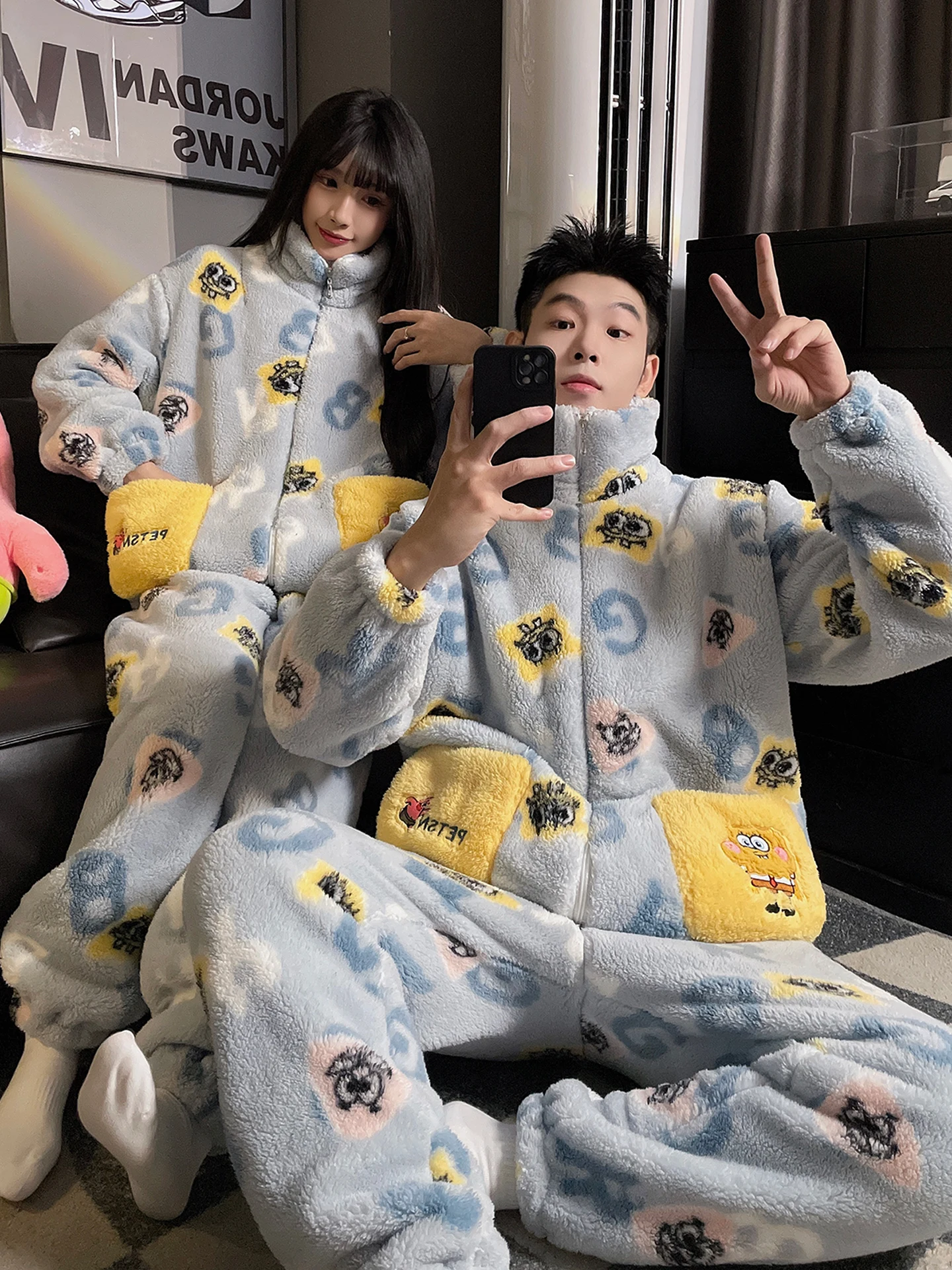 カップルの厚みのあるコーラルフリースパジャマホーム服セット男性と女性用冬秋長袖ジッパー開閉快適